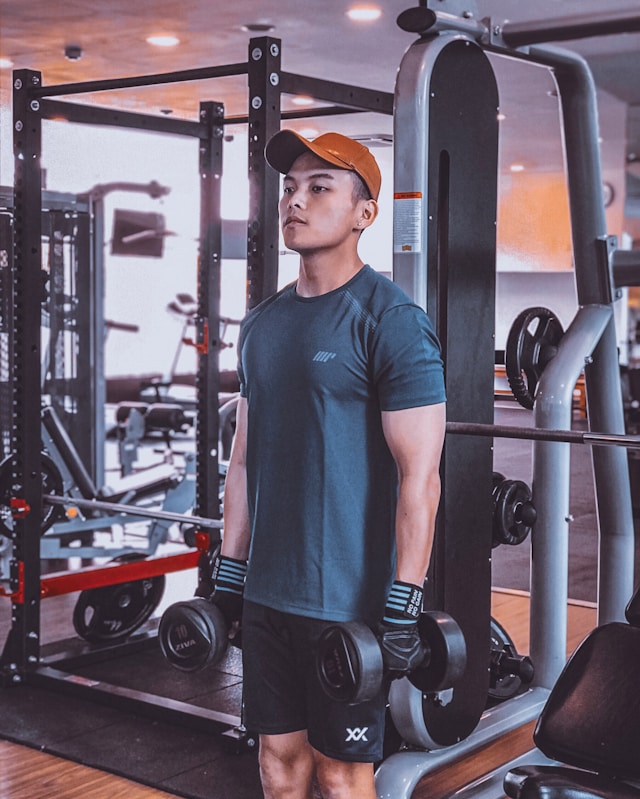 HOTBOX member training at the gym